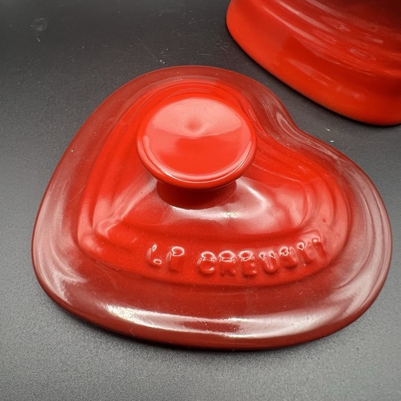 Le Creuset Ombre Red Heart Shape Miniature Covered Ramekin Stoneware Cocotte - Picture 8 of 12